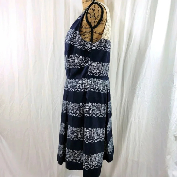 JULIAN TAYLOR Women's Mixed Fabric Pleated Striped Tea Dress Size 12 Navy Blue - Picture 3 of 16